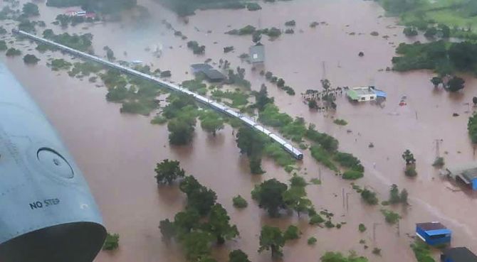Mahalaxmi Express stranded in Thane